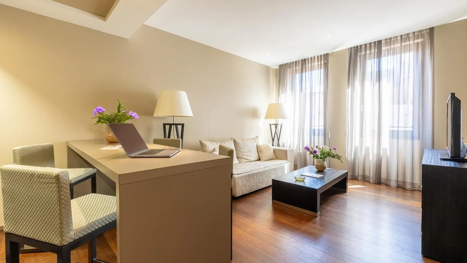 Nj Hotels & Apartments San Pietro All'Orto 6 Милан 0*,  Италия